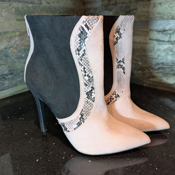 JustFab Shoes - NEW Just Fab Black and Pink Ankle Boots‎